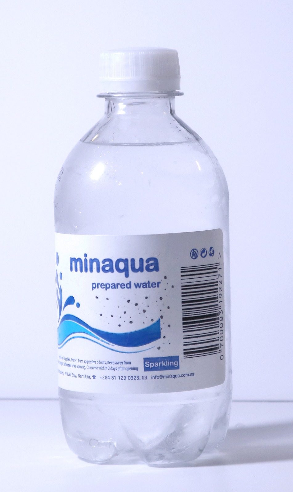 Minaqua sparkling water bottle label
